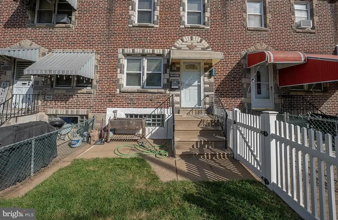 8022 Moro Street photo 1