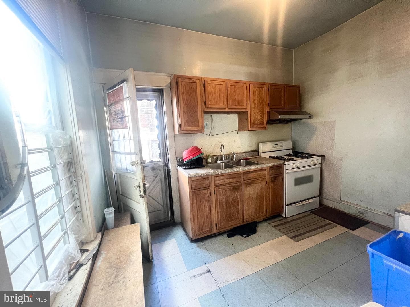 1733 Moore Street photo 8
