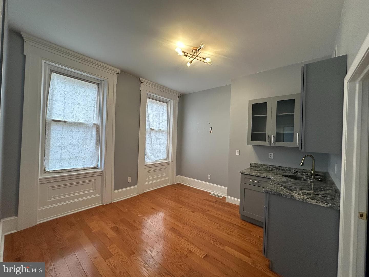 1117 Wallace Street photo 3