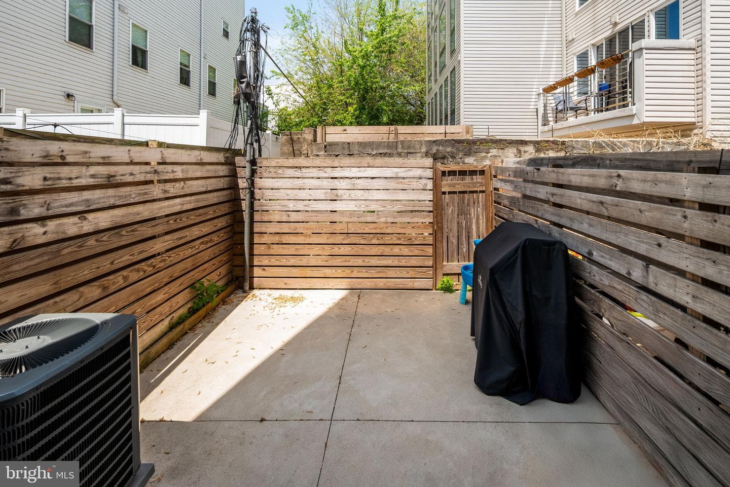 2334 Emerald Street photo 11