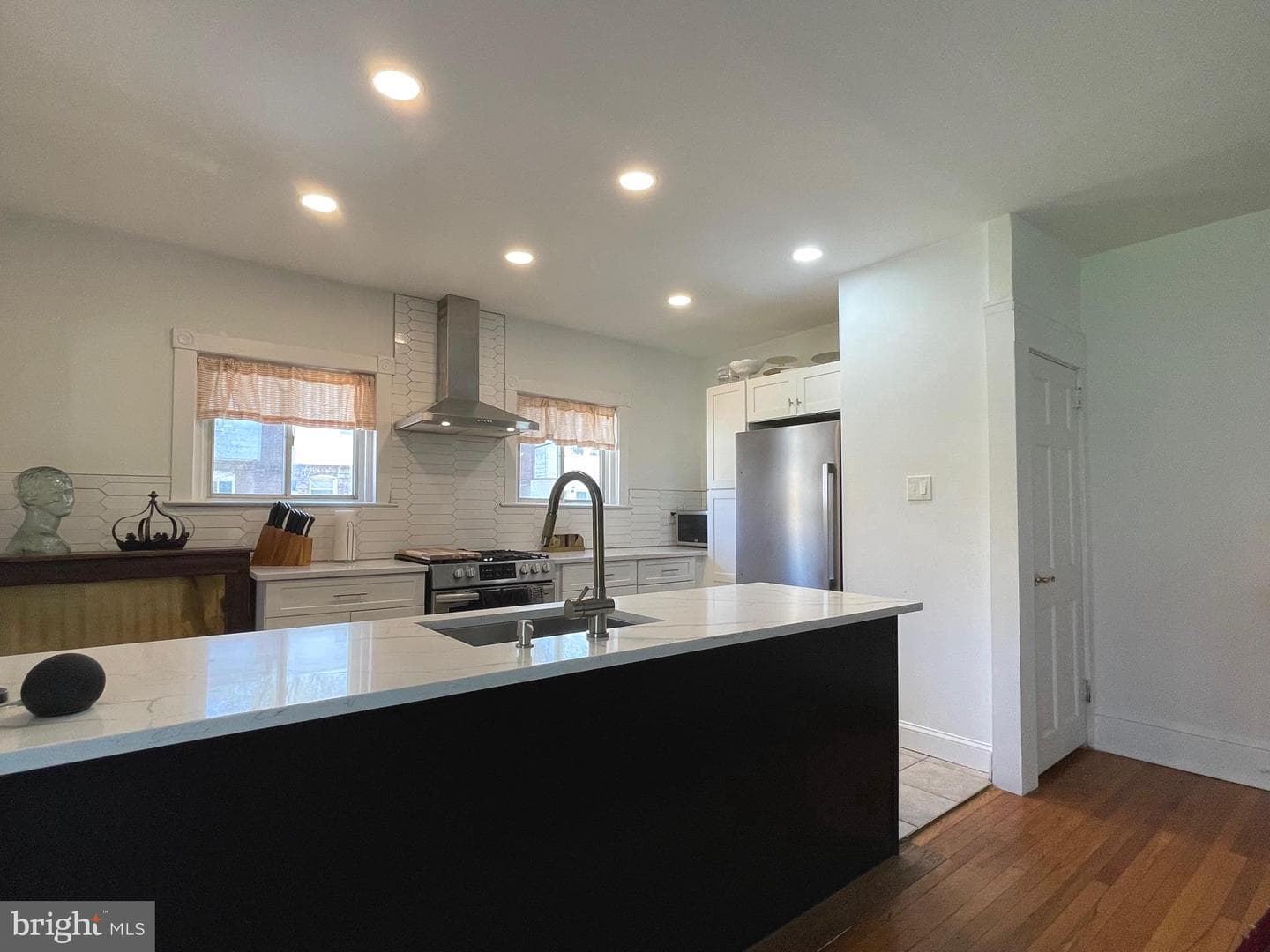 7039 Walker Street photo 11