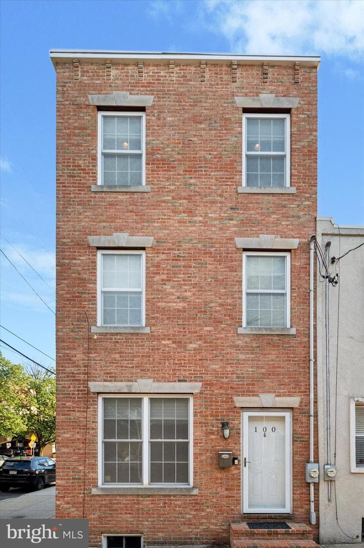 100 Sigel Street photo 3