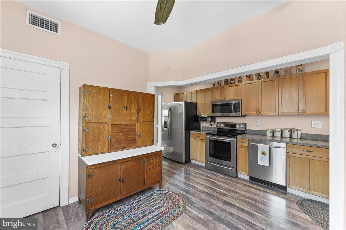 134 Osborn Street photo 10