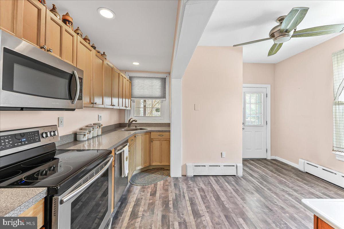 134 Osborn Street photo 11