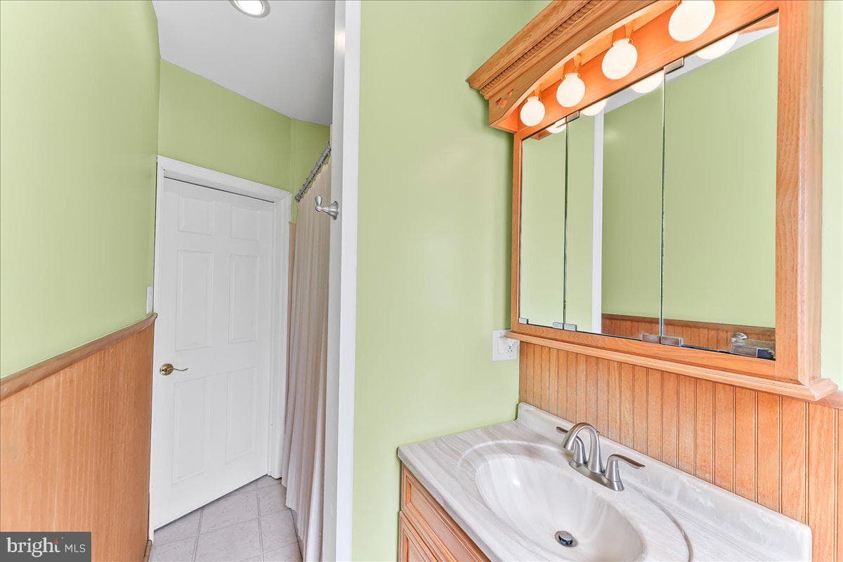 134 Osborn Street photo 18