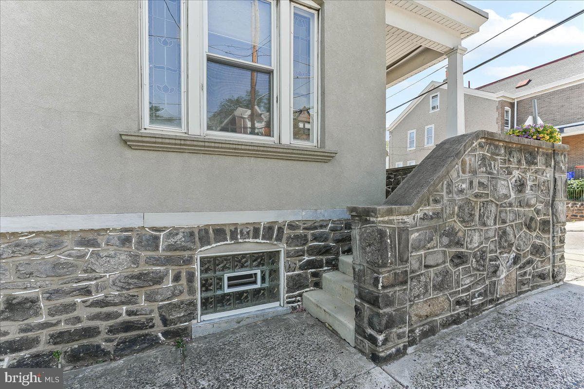 134 Osborn Street photo 2