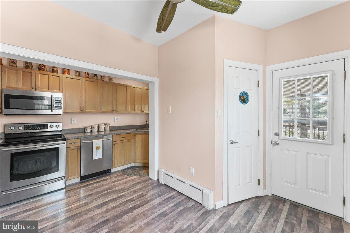 134 Osborn Street photo 9