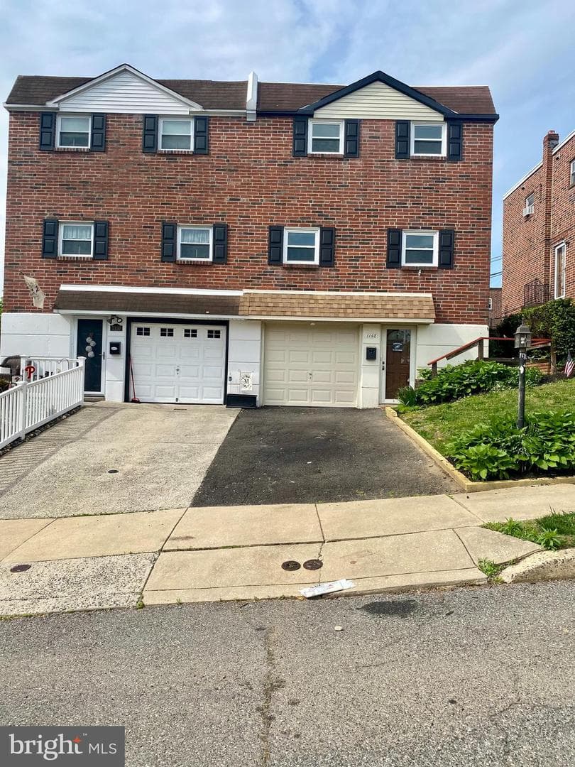 1148 Tabor Plaza photo 1