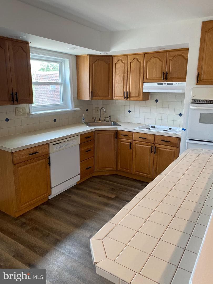 1148 Tabor Plaza photo 11