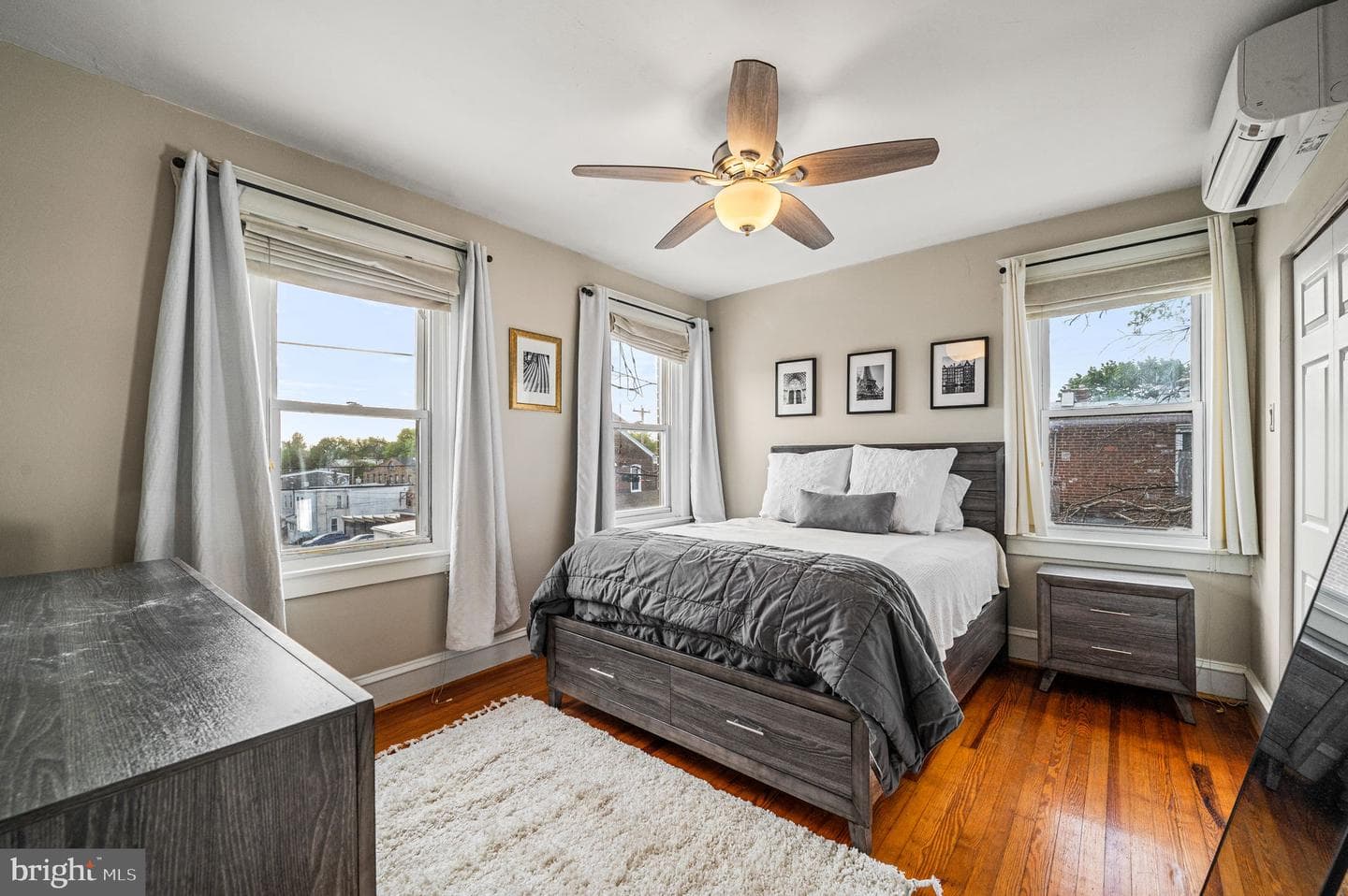 4037 Mitchell Street photo 15