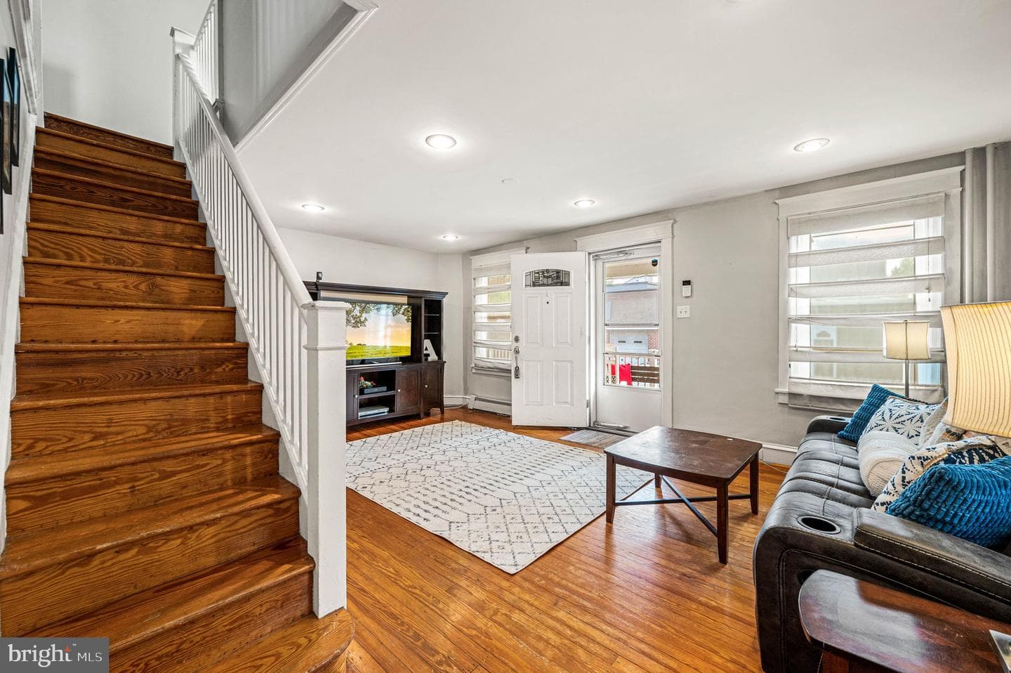 4037 Mitchell Street photo 6