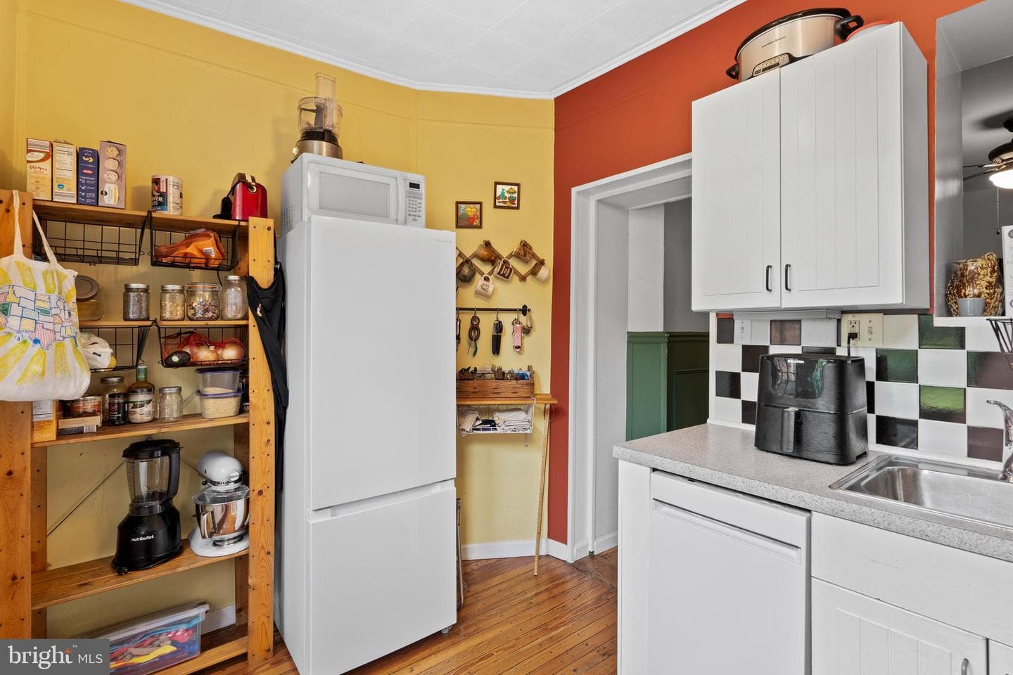 215 Krams Avenue photo 11