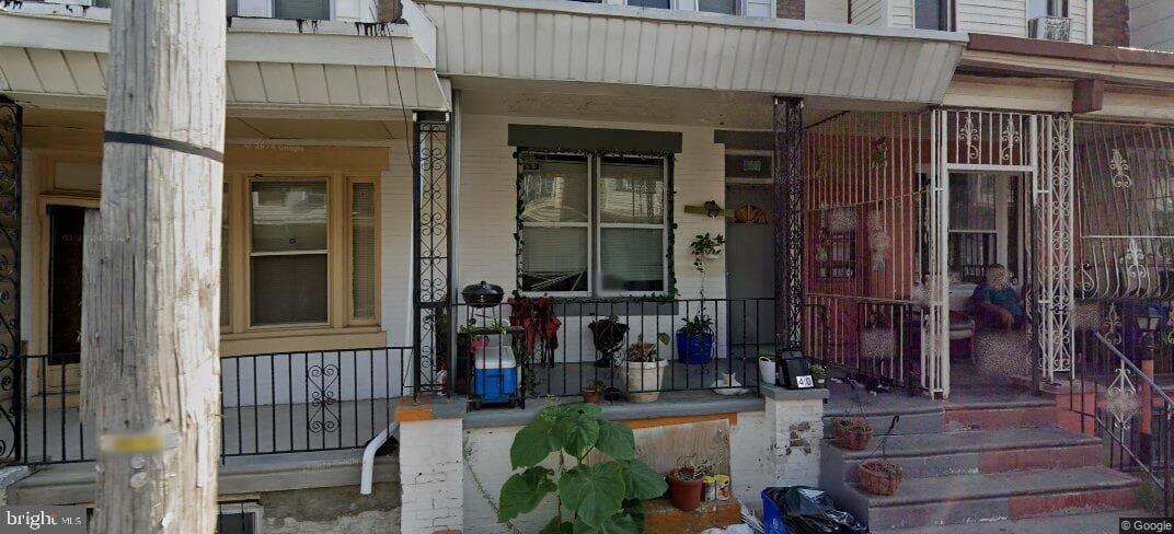 940 E Schiller Street photo 1