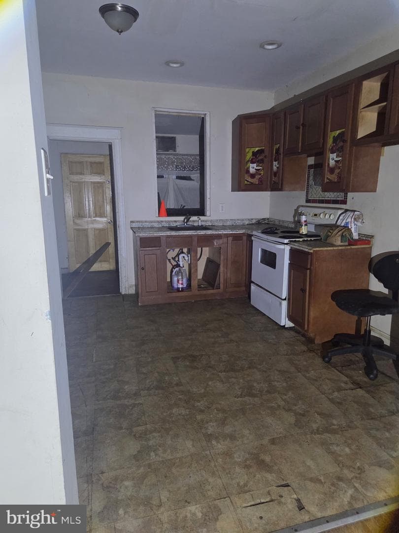 940 E Schiller Street photo 3