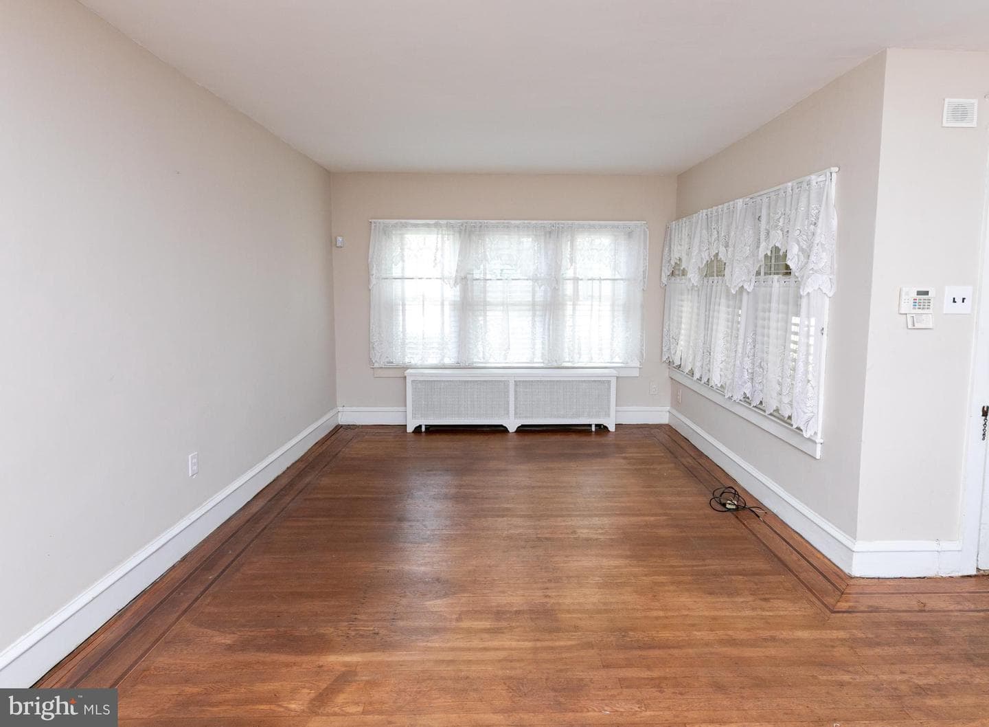 1052 Allengrove Street photo 10