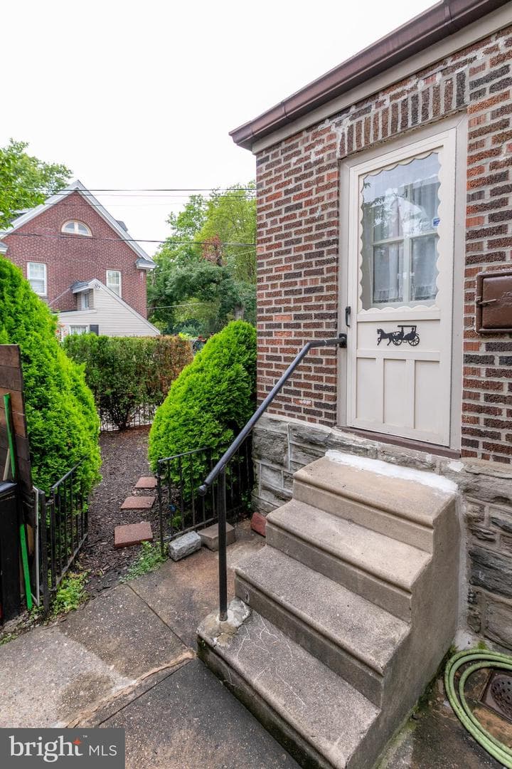 1052 Allengrove Street photo 22