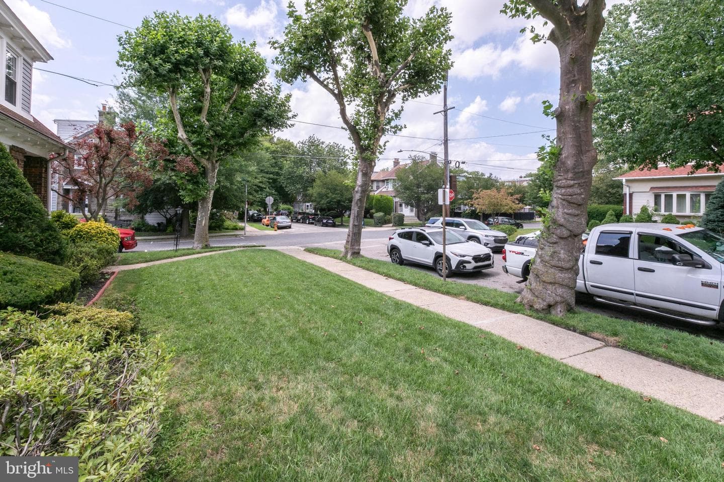 1052 Allengrove Street photo 24
