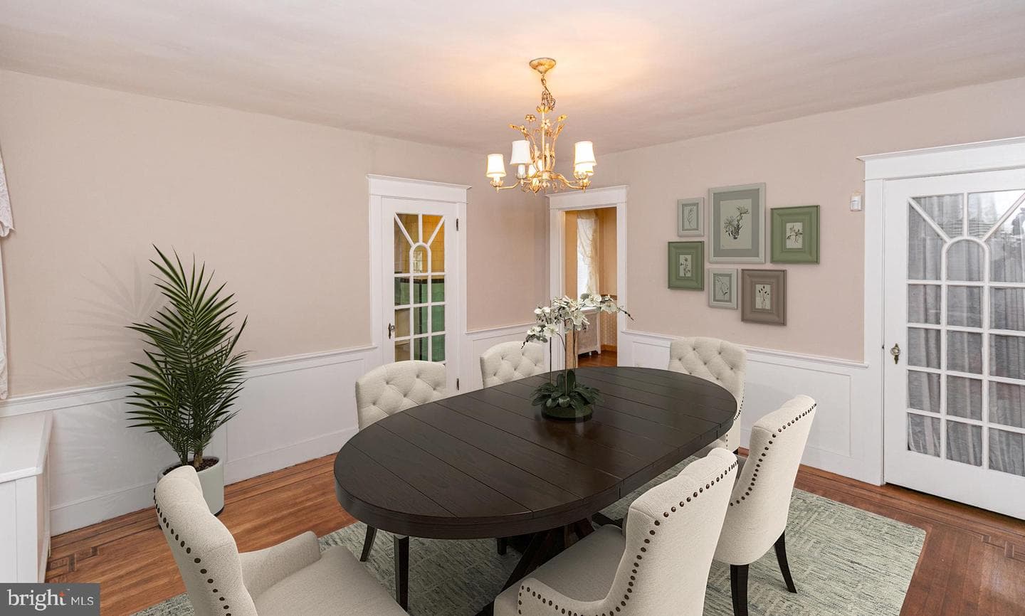 1052 Allengrove Street photo 3