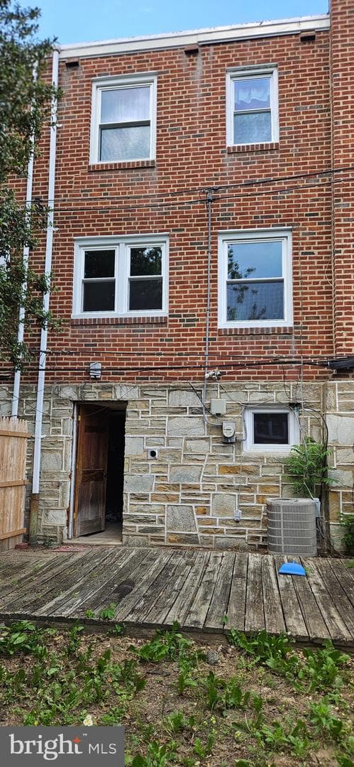 642 E Raymond Street photo 17