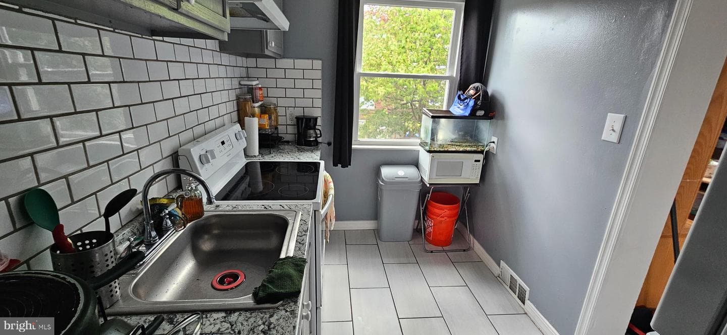 642 E Raymond Street photo 7