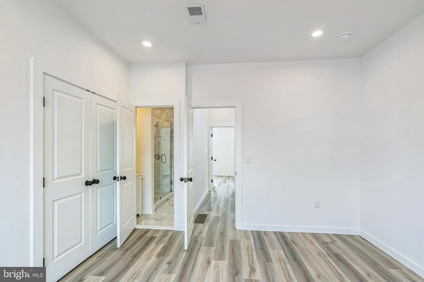 1526 W Seybert Street photo 10