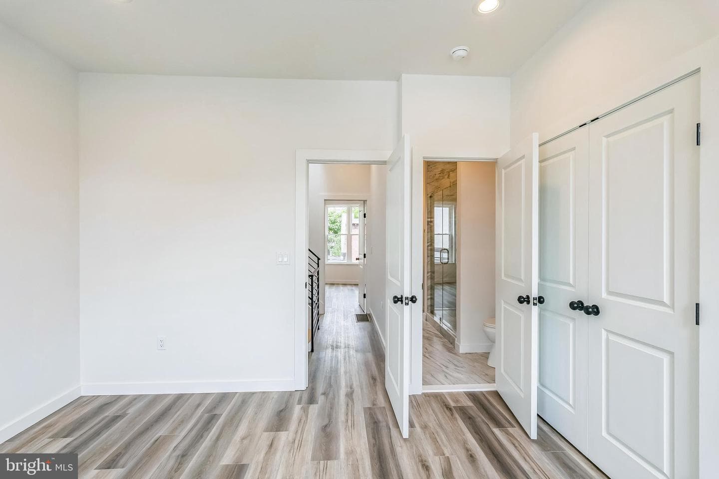 1526 W Seybert Street photo 15