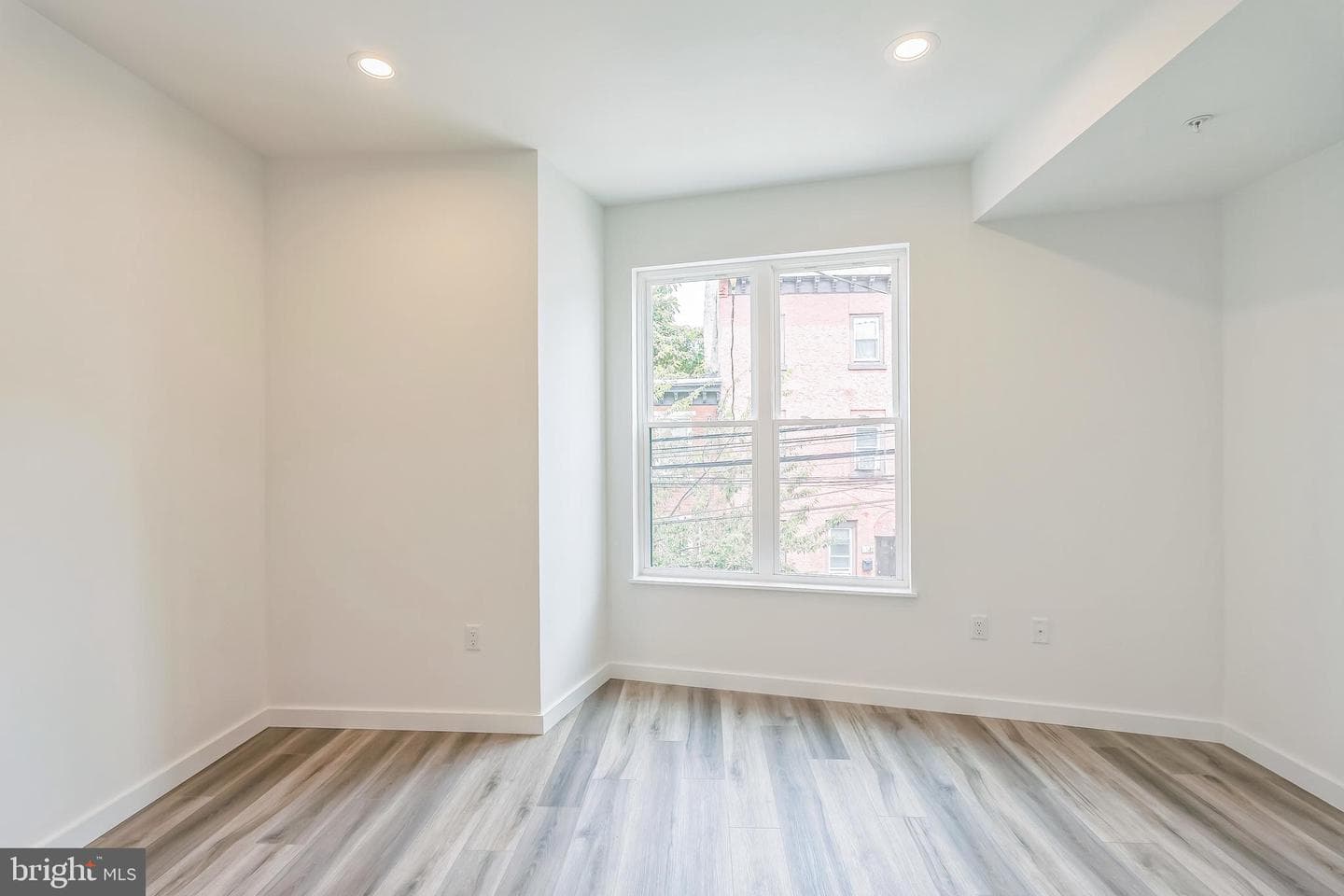 1526 W Seybert Street photo 20