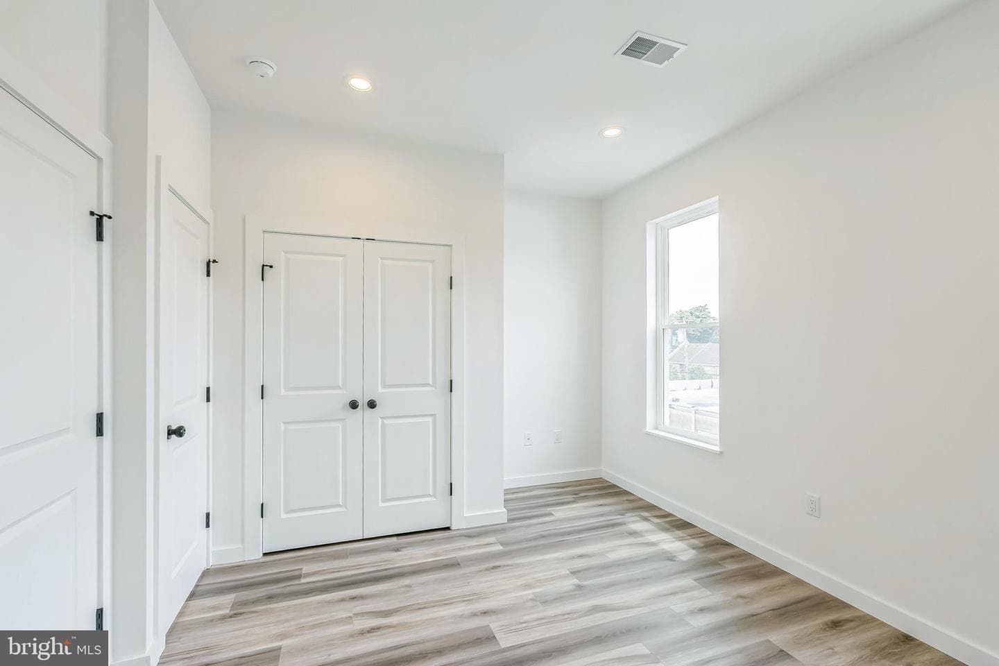 1526 W Seybert Street photo 8