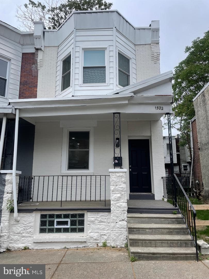 1522 S Lindenwood Street photo 2