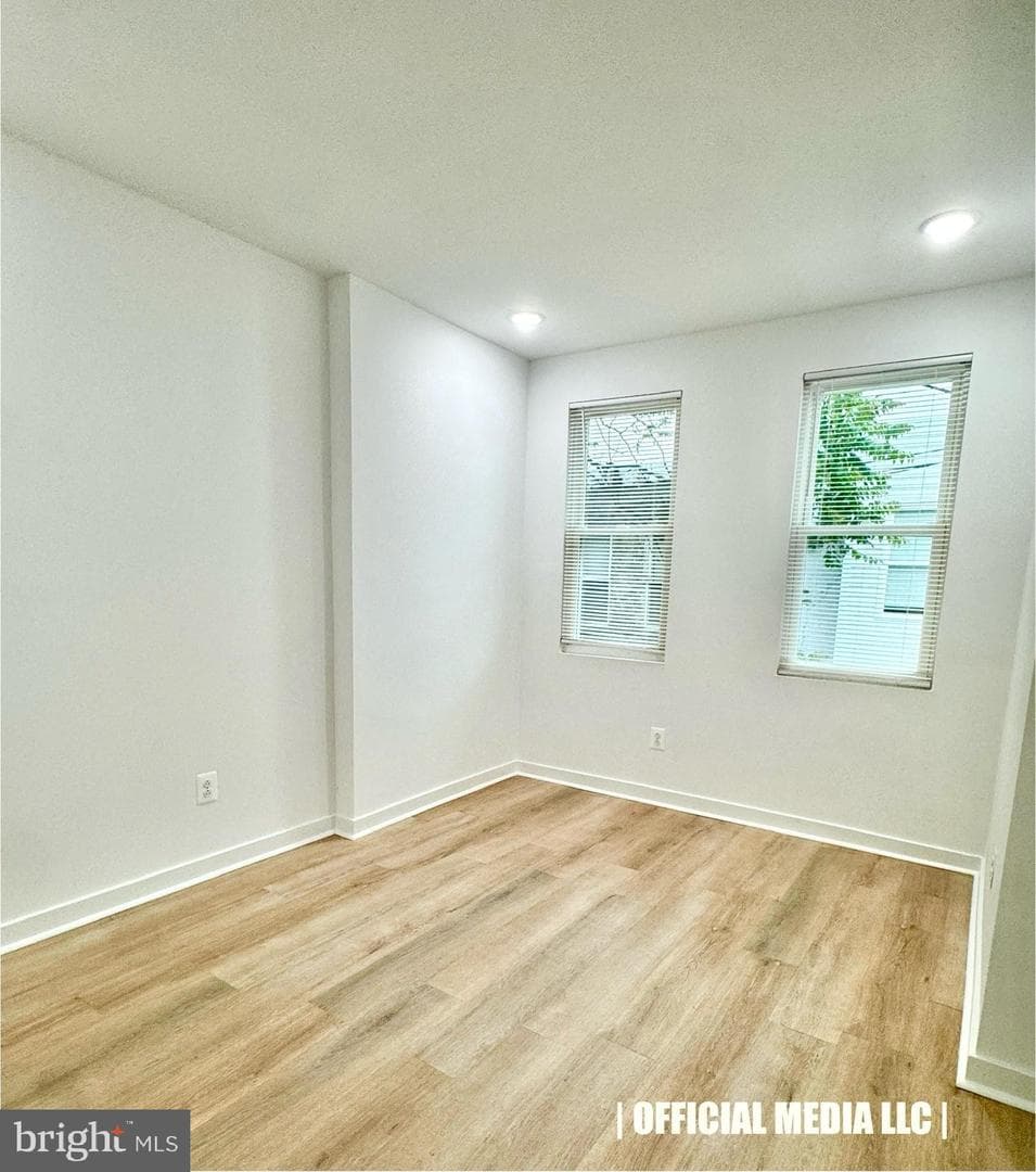 1522 S Lindenwood Street photo 9