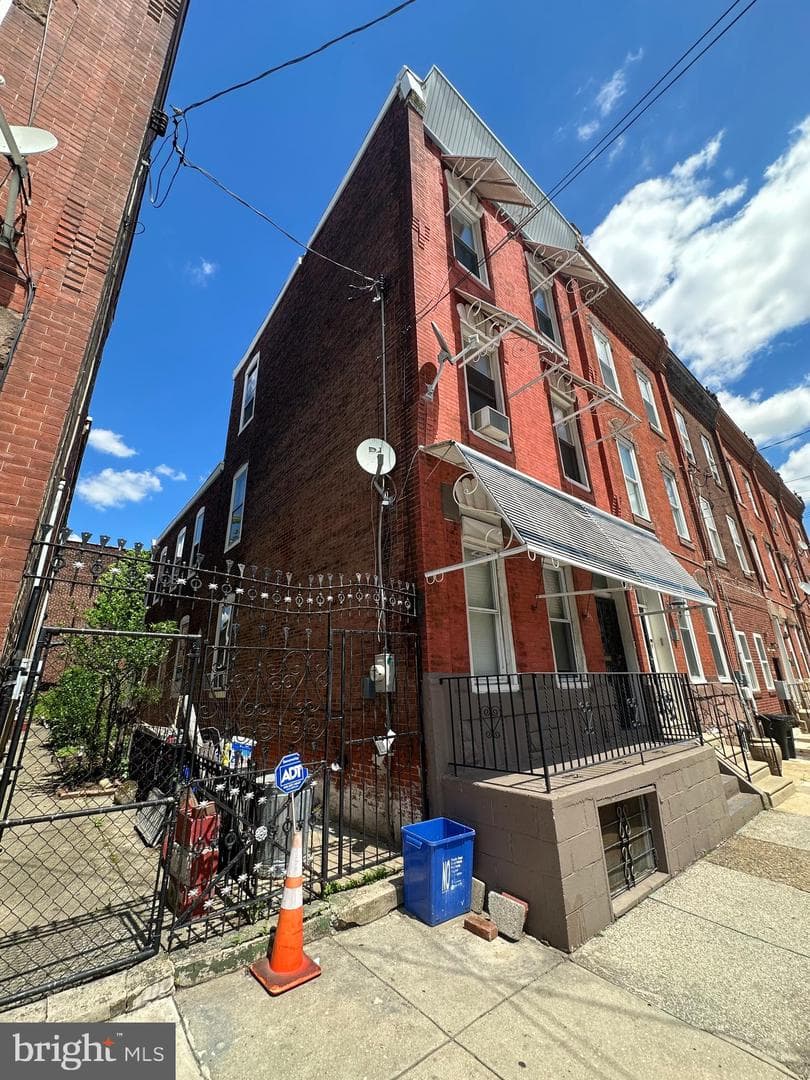 1511 W Venango Street photo 3