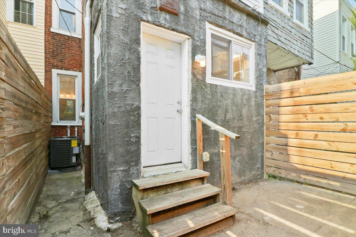 5252 Rodman Street photo 11