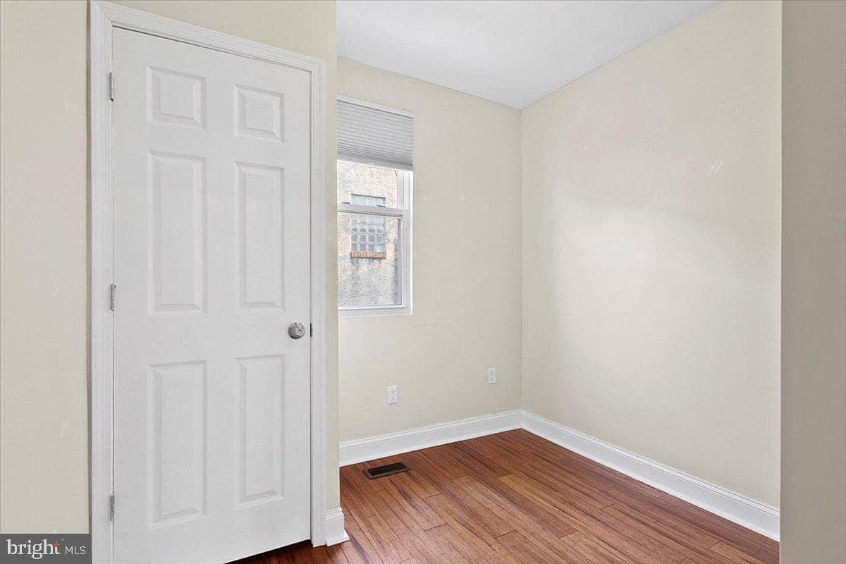 5252 Rodman Street photo 12