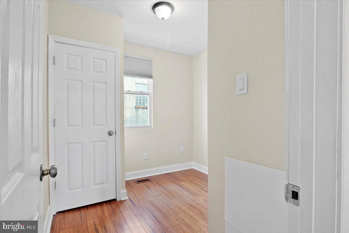 5252 Rodman Street photo 13