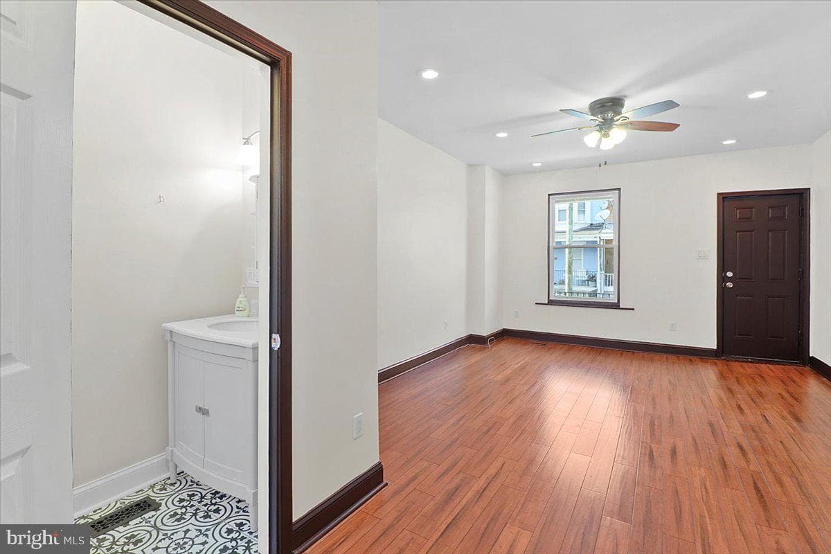 5252 Rodman Street photo 5