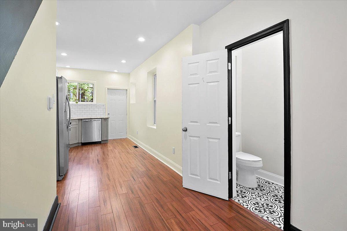 5252 Rodman Street photo 6