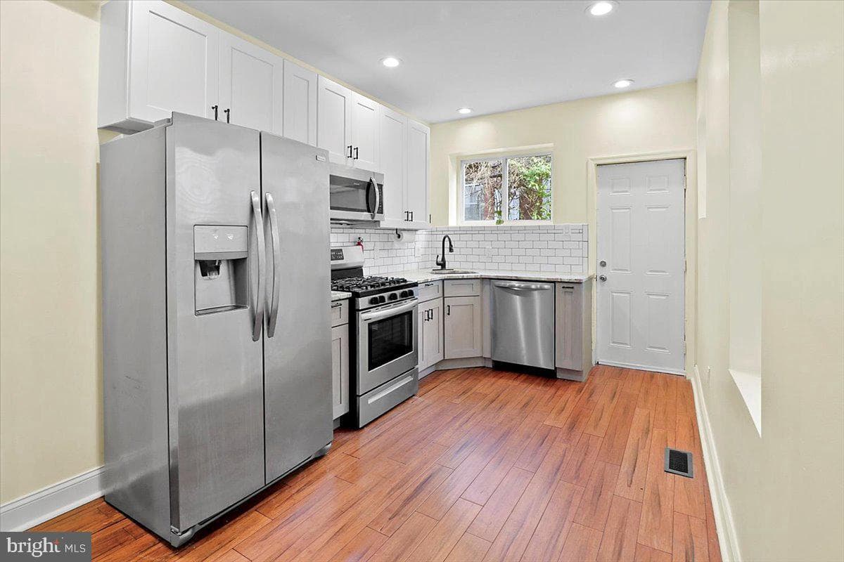 5252 Rodman Street photo 7