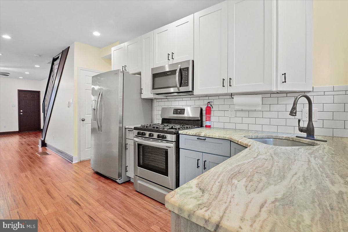 5252 Rodman Street photo 8