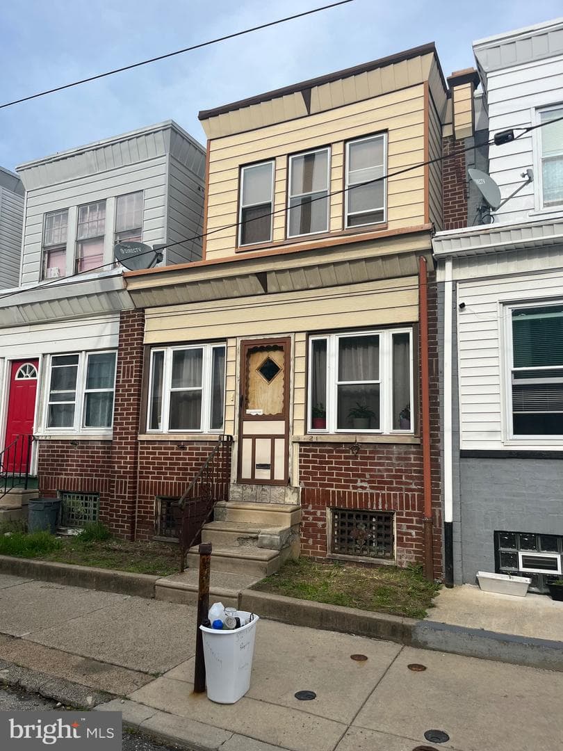 5721 N Lawrence Street photo 1