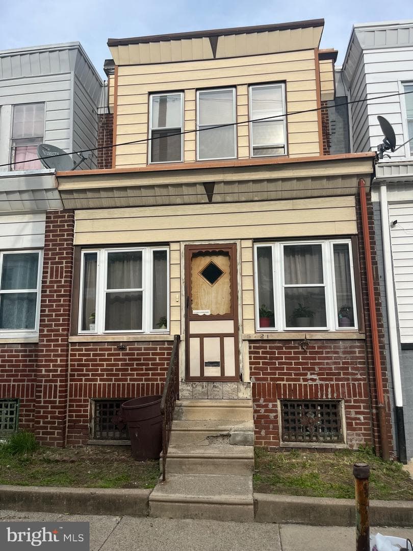 5721 N Lawrence Street photo 3