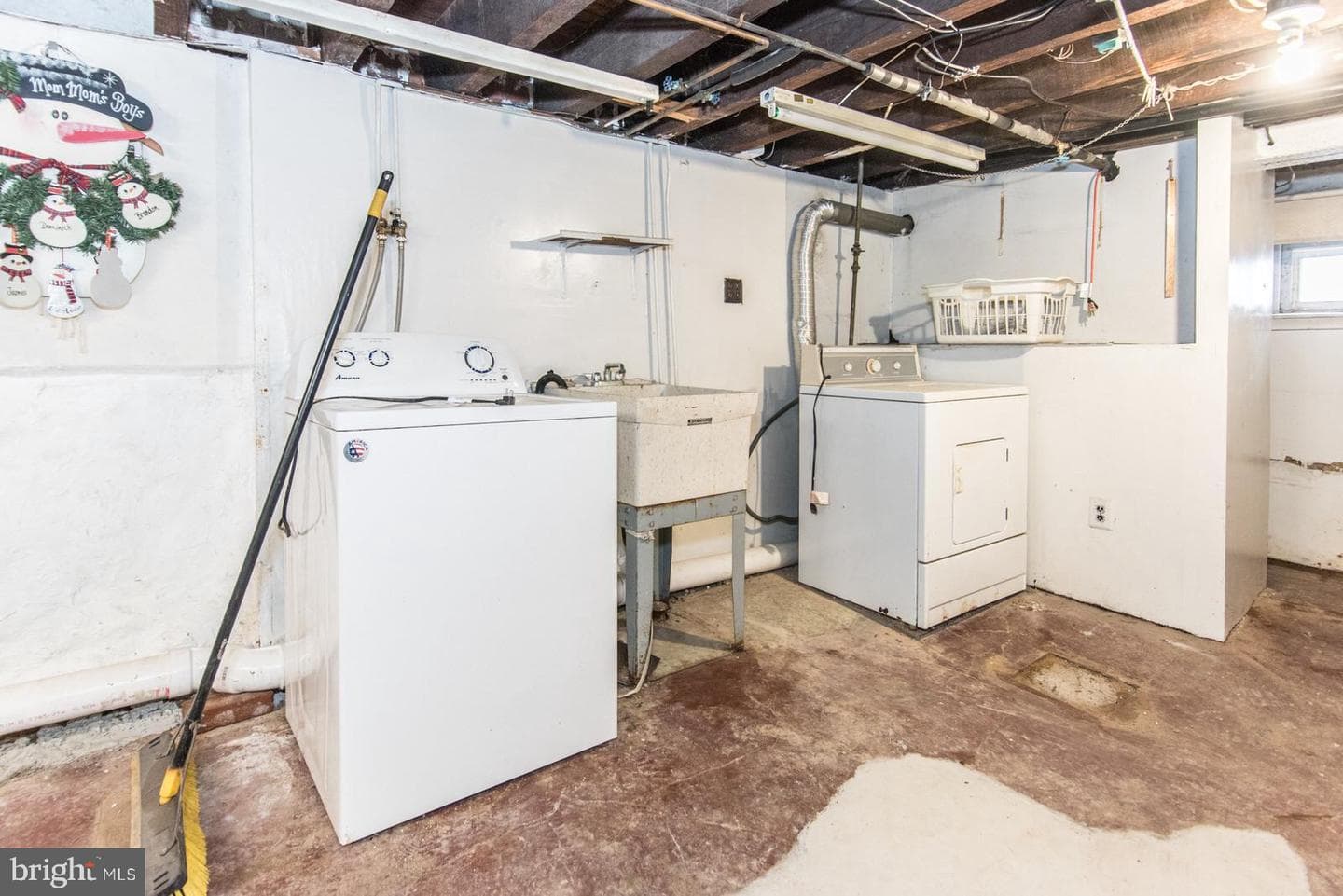 2561 E Somerset Street photo 81