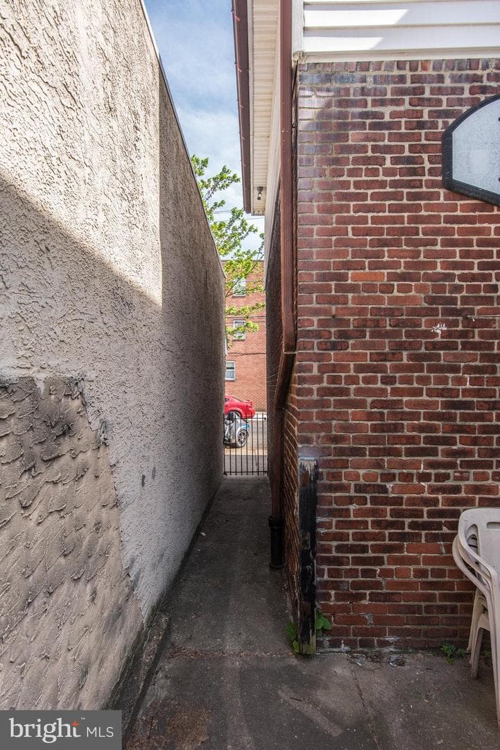 2561 E Somerset Street photo 91