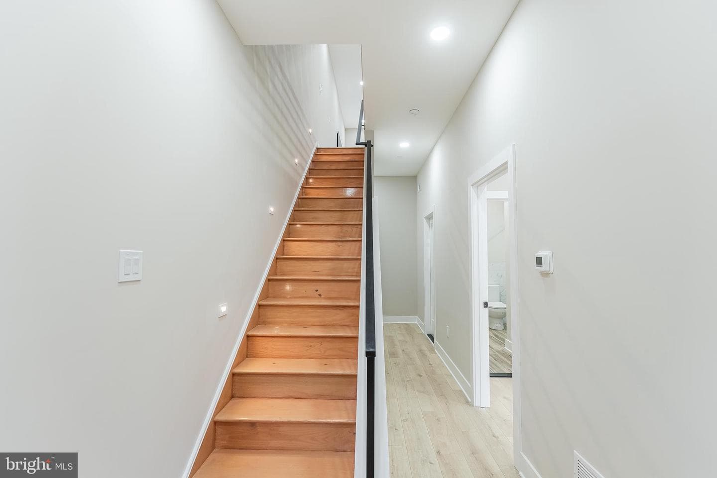 3233 Mercer Street photo 17