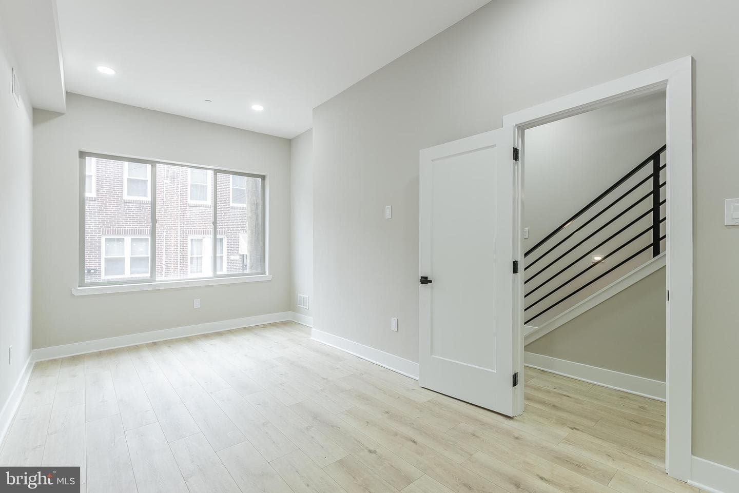 3233 Mercer Street photo 18