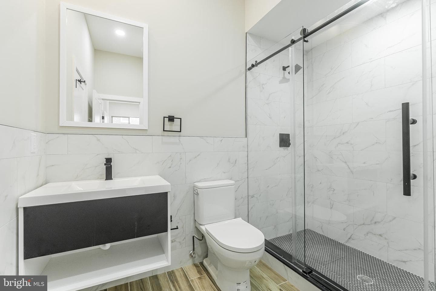 3233 Mercer Street photo 19