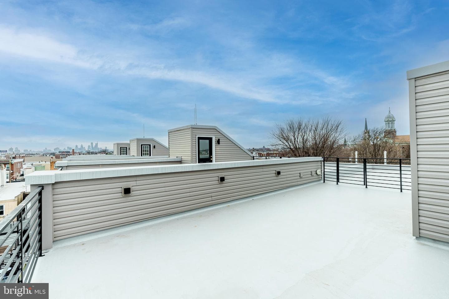 3233 Mercer Street photo 24