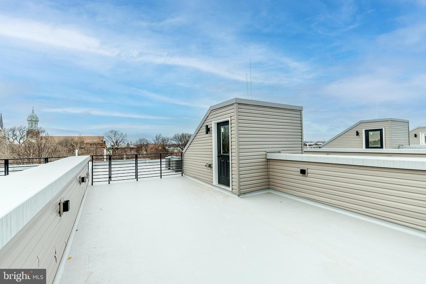 3233 Mercer Street photo 25