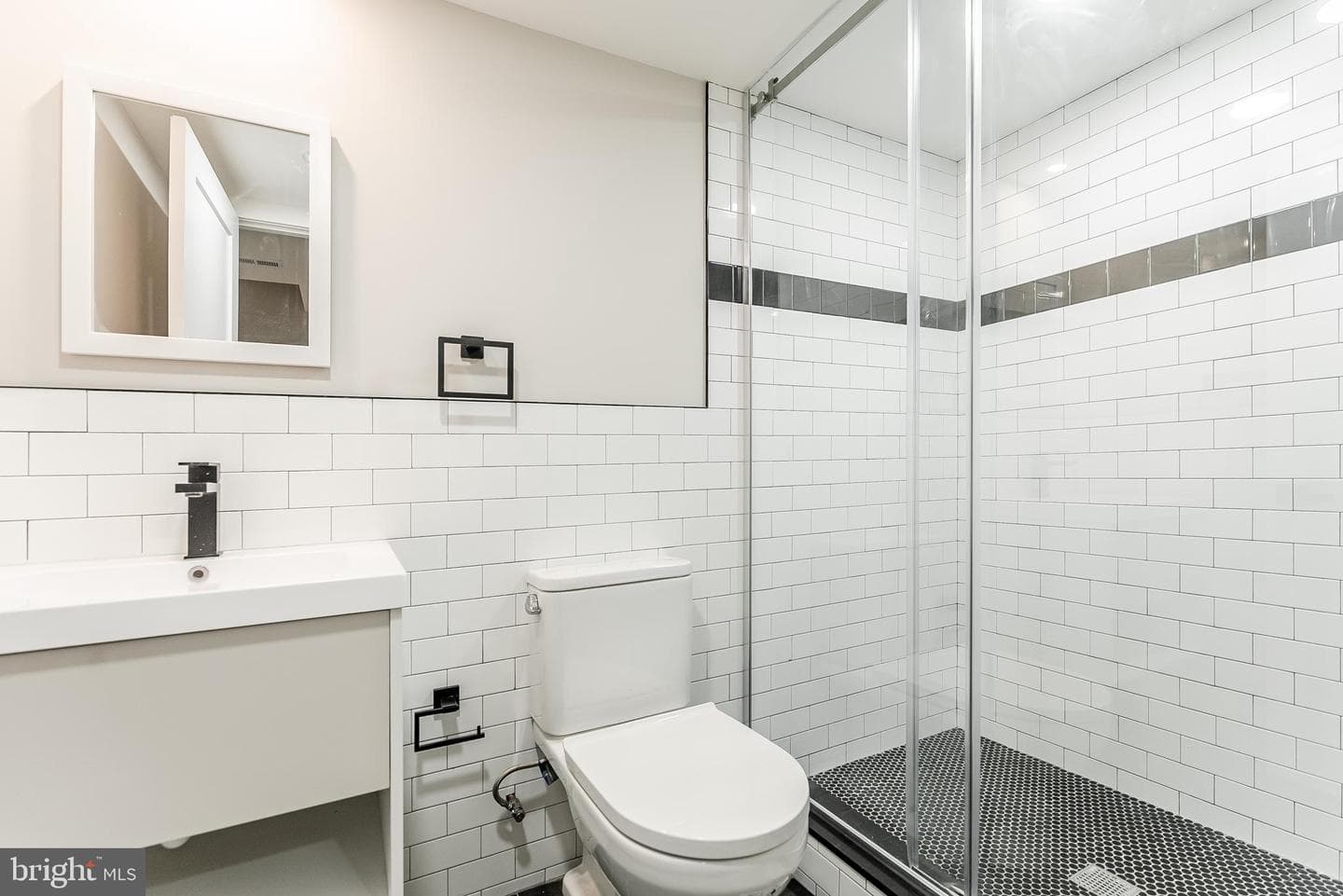 3233 Mercer Street photo 29