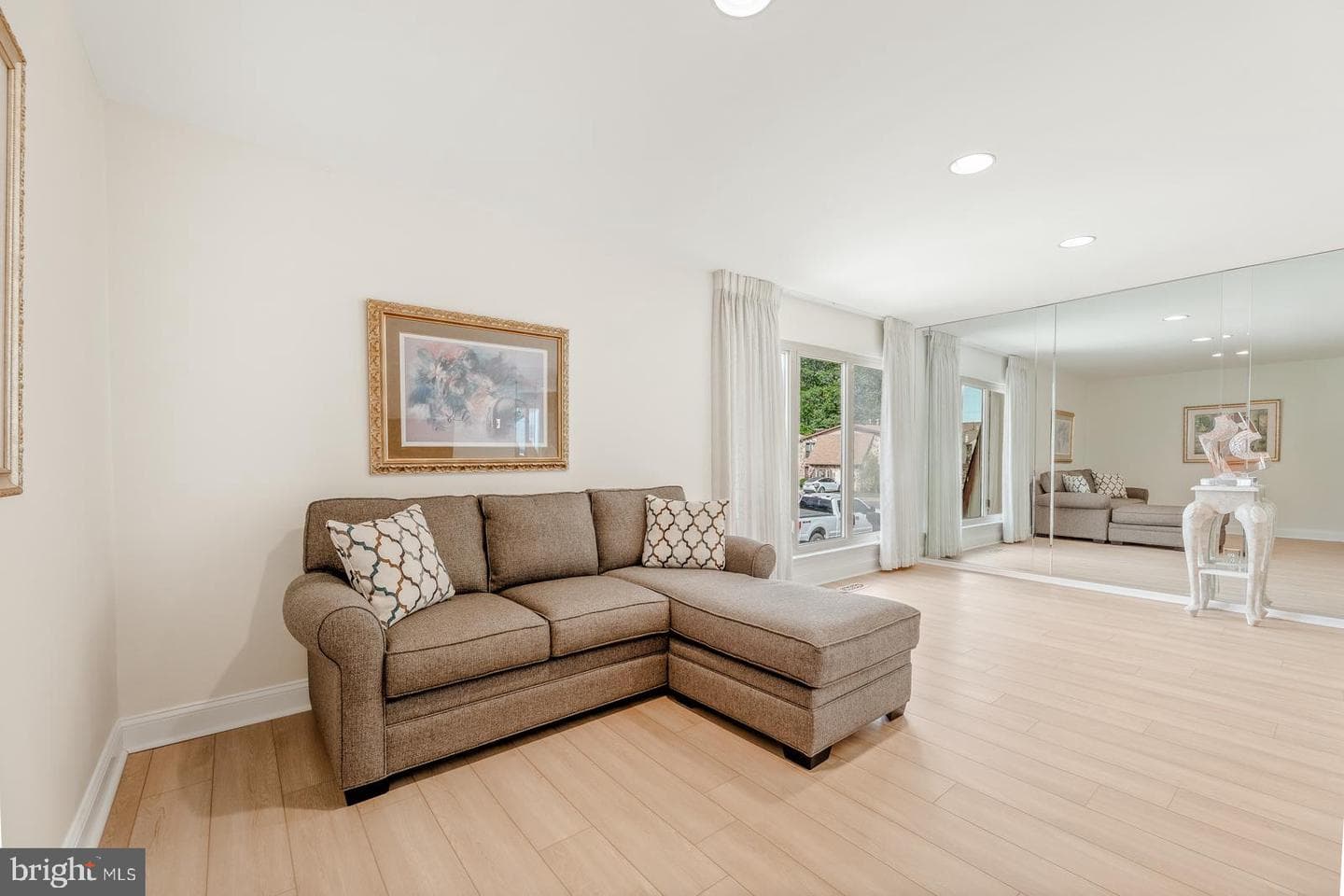 1115 Foster Street photo 6