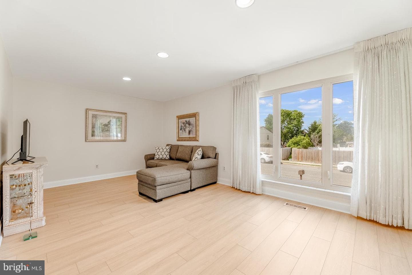 1115 Foster Street photo 7